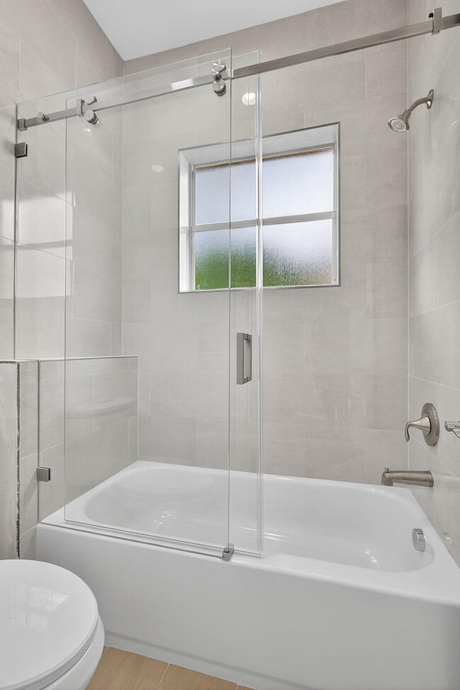 Building Photo - 8873 Via Brilliante