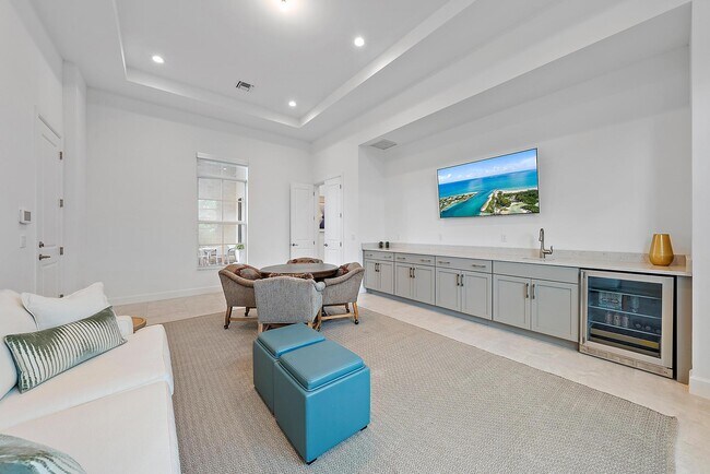 Building Photo - 8270 SE Pennock Trail