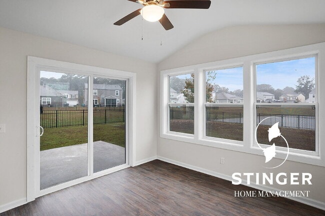 Building Photo - 108 Saluda Way