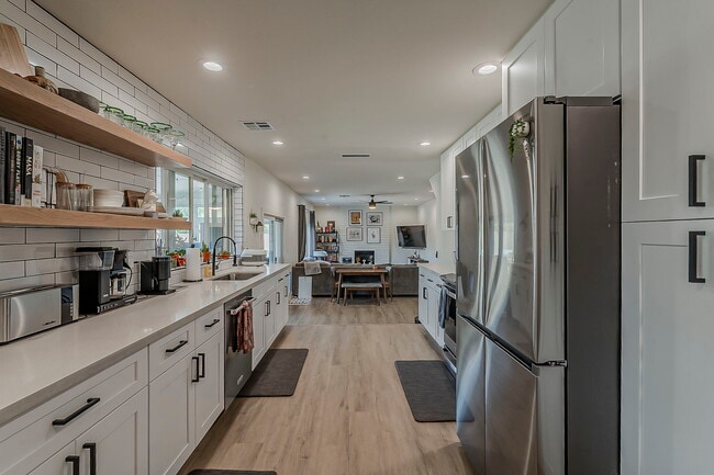 Building Photo - 2163 S Las Flores