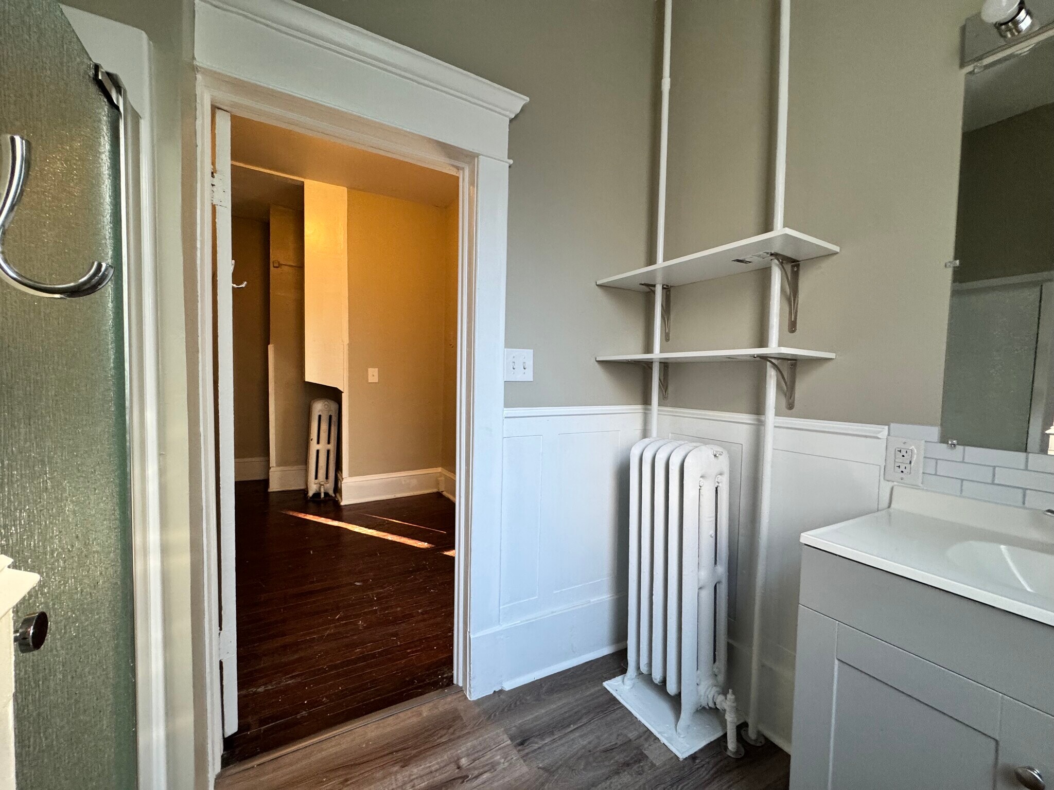 Bathroom - 606 Woods Ave SW