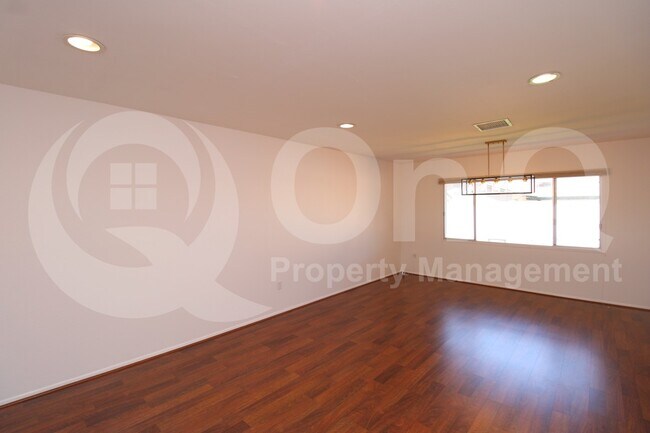 Building Photo - 1816 E Oxford Dr