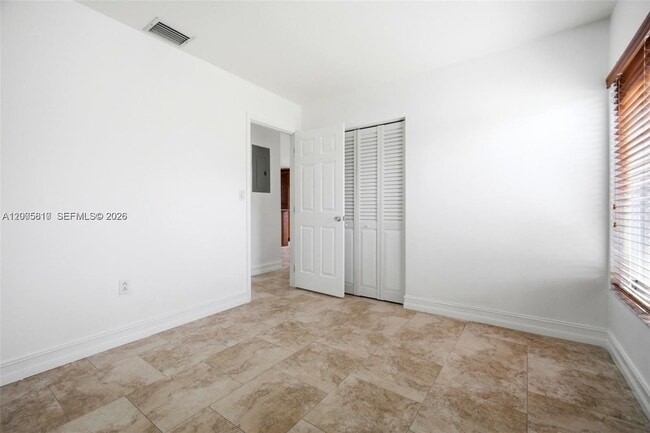 Building Photo - 561 SW 87th Ct