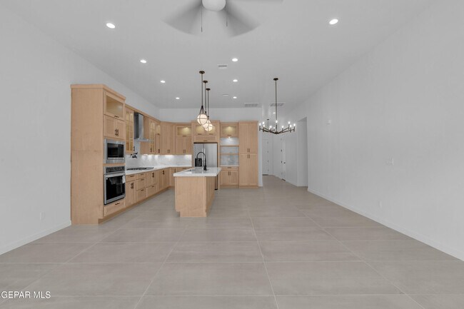 Building Photo - 12825 Middlesbrough Ave