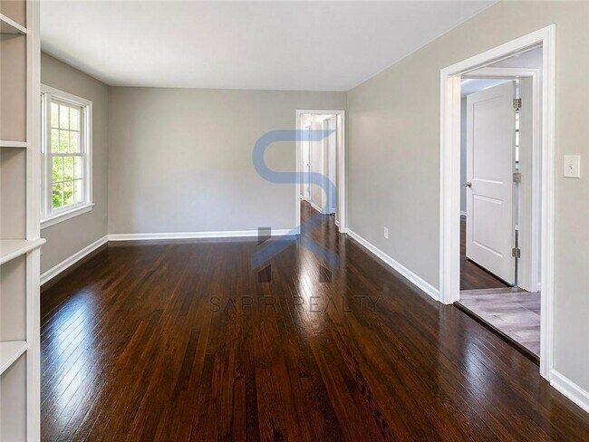 Building Photo - 1801 W Austin Rd