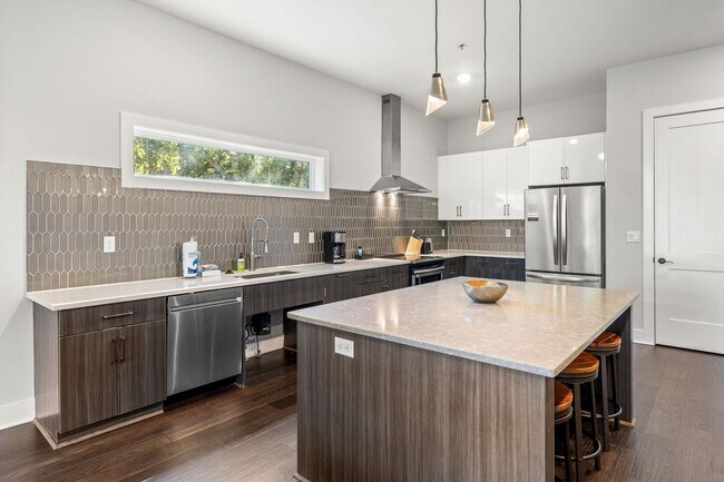 Building Photo - 1224 2nd Ave S