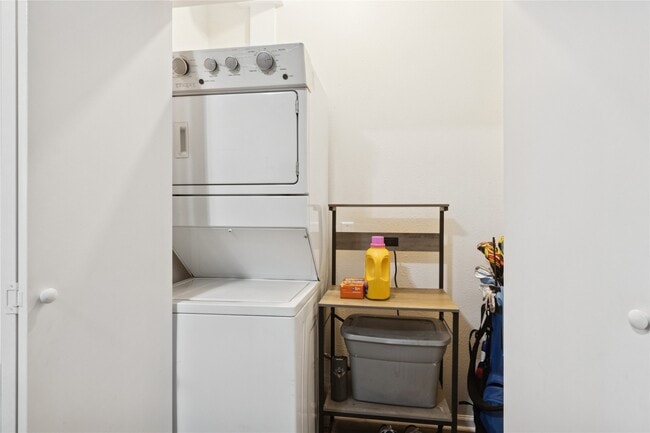 Building Photo - 1910 East Ave