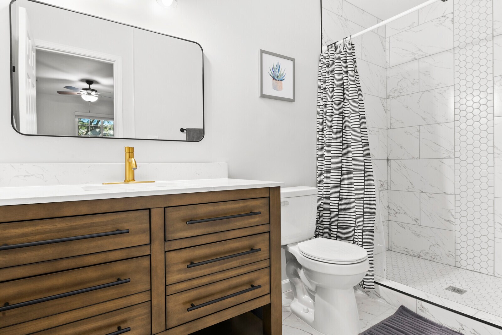 Primary Bathroom - 2207 N 28th Pl