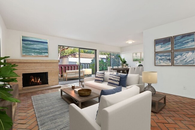 Building Photo - This wonderful East Beach Townhome Awaits!