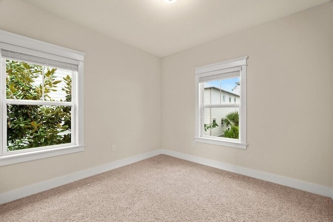 Building Photo - 99 Grande Pointe Cir