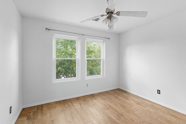 Building Photo - 617 Riverway Ln