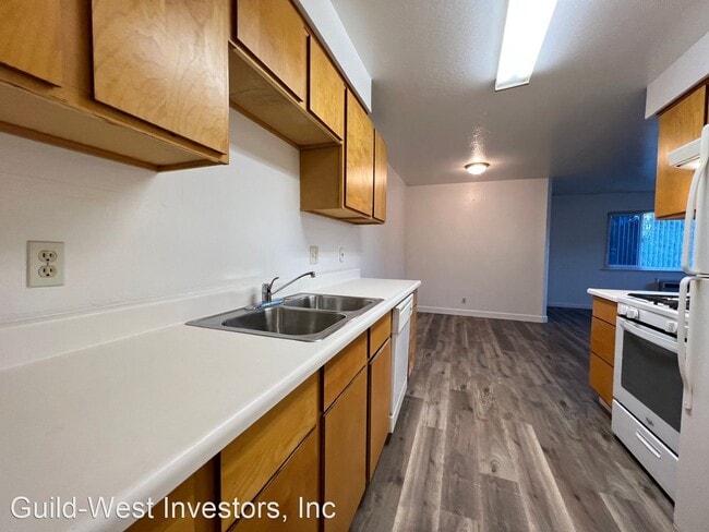 Building Photo - 2 br, 2 bath House - 7965 Leona Way #C