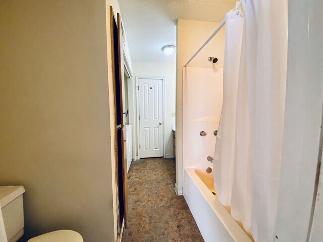 Building Photo - 106 Planters Row