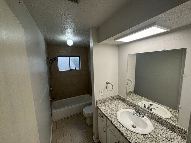 Building Photo - 3227 Fernrock Dr