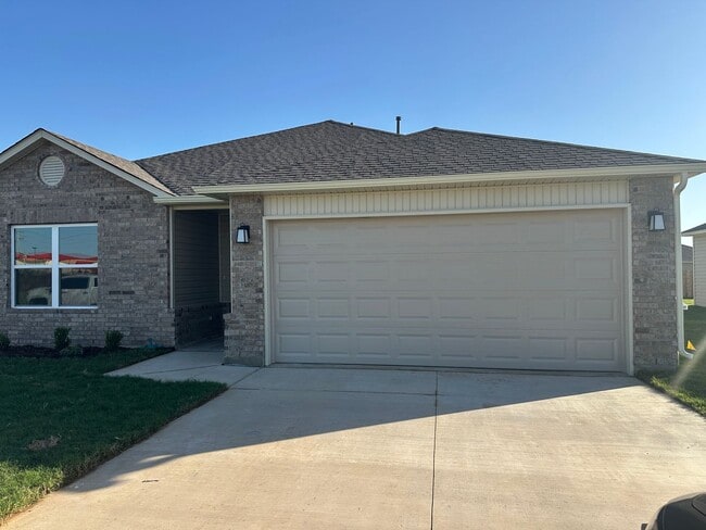Primary Photo - Brand-new 3 bedroom, 2 bath home located i...