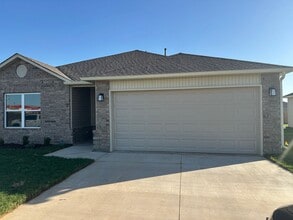 Building Photo - Brand-new 3 bedroom, 2 bath home located i...