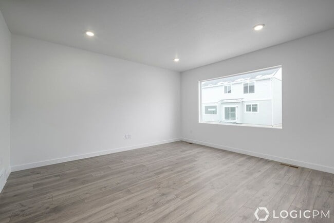 Building Photo - Stunning Brand New Home in Lehi!!