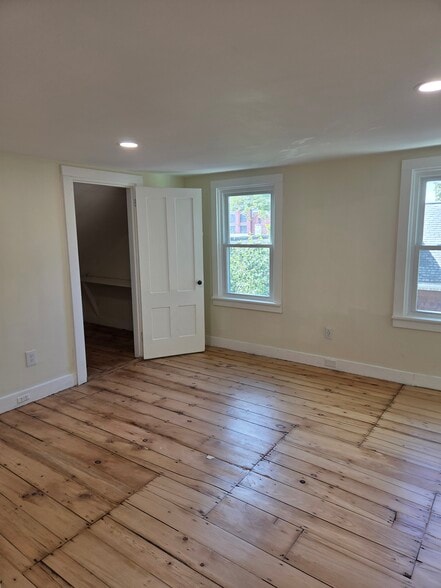 3rd floor bedroom - 20 Chilcott Pl