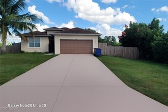 Building Photo - 702 Milton Ave N