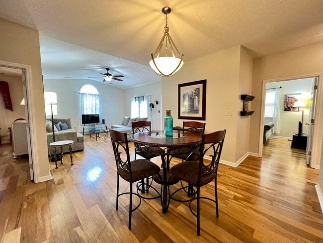Building Photo - Beaver Creek 3 Bedroom/2 Bathroom Condo