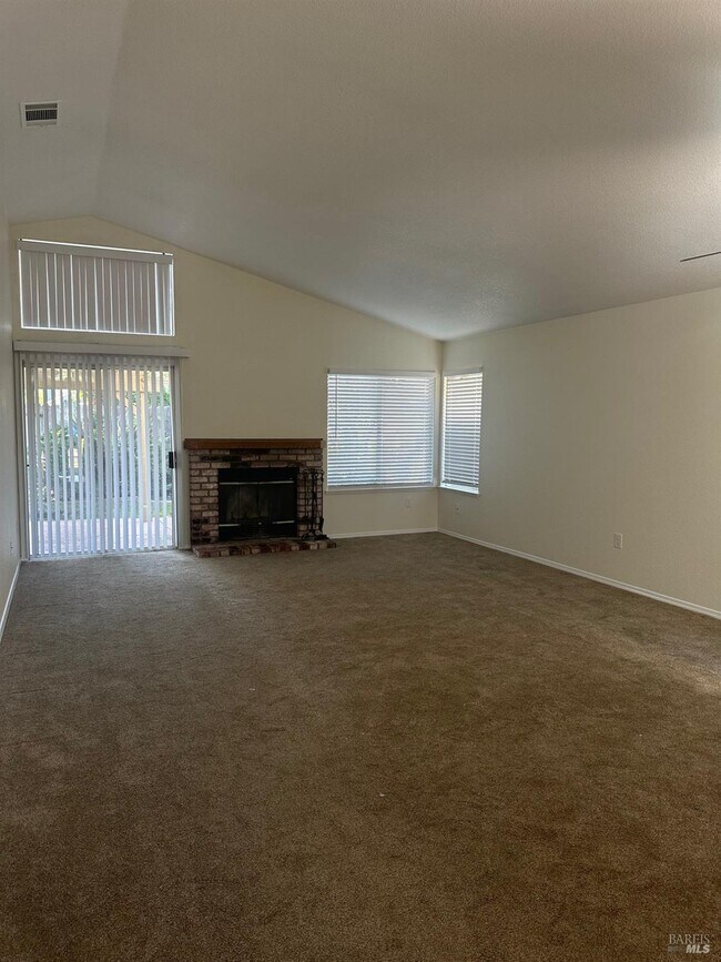 Building Photo - 767 Raven Dr