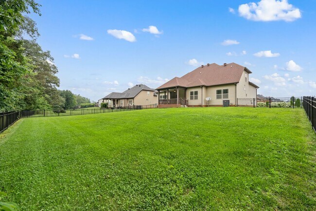 Building Photo - Pet Friendly Four Bedroom with Bonus!