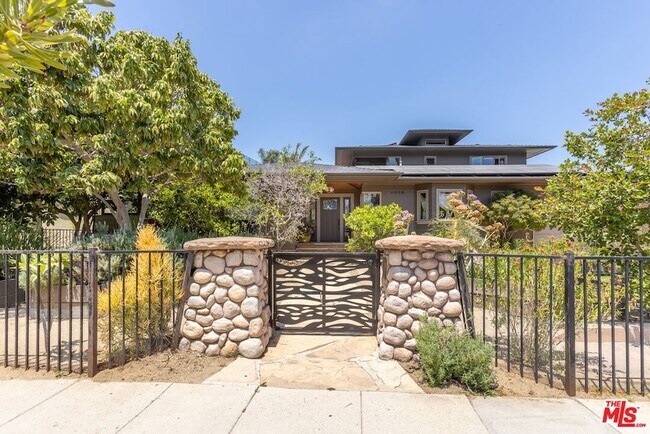 Building Photo - 11835 S Park Ave