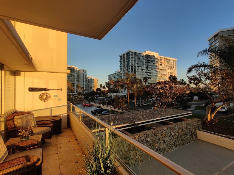 Large balcony looking over garder - 1830 Avenida Del Mundo