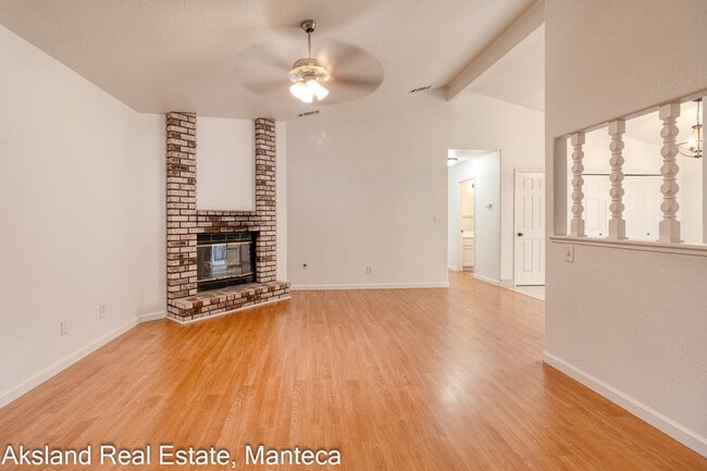 Building Photo - 15046 Cambridge Dr