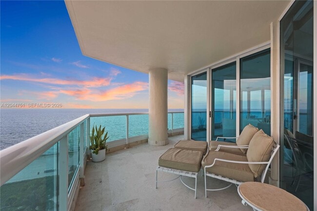 Building Photo - 5025 Collins Ave