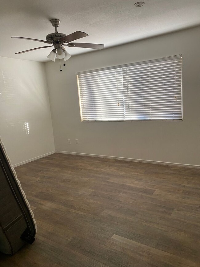 Building Photo - 12562 Brookshire Ave