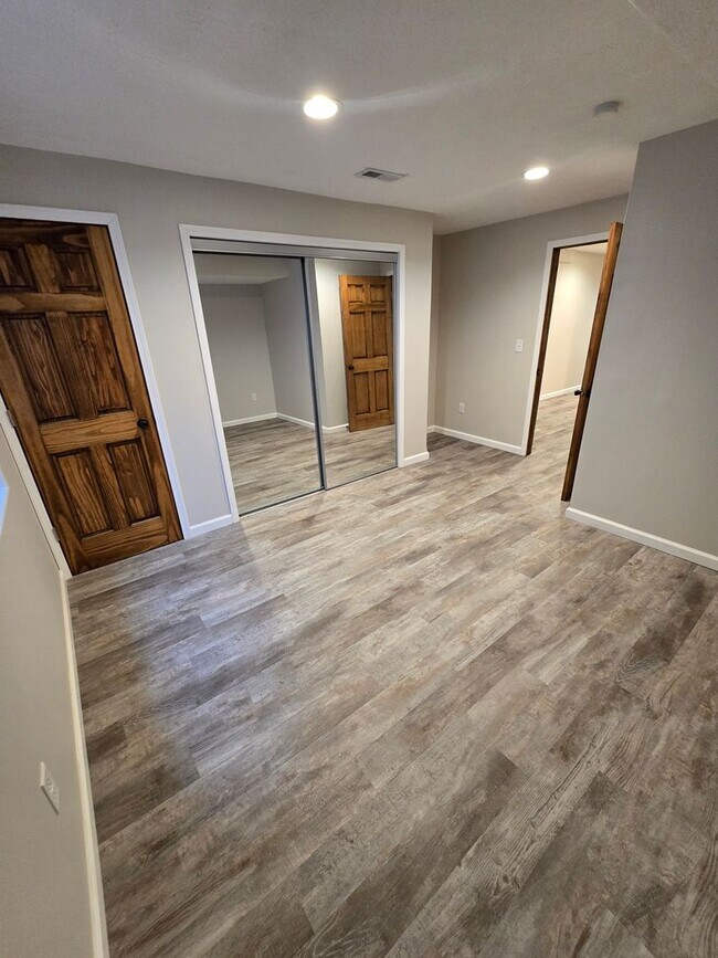 Building Photo - Duplex!