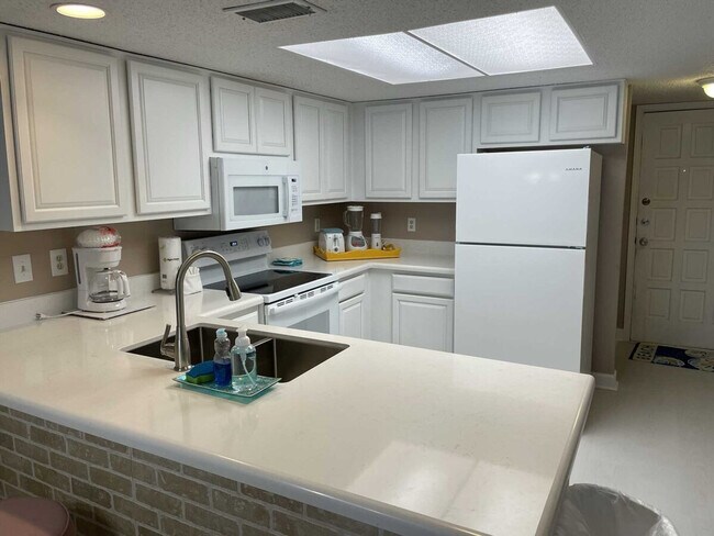 Building Photo - 115 E Coronado Dr