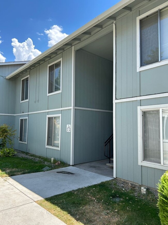 Primary Photo - 400 N Saliman Rd