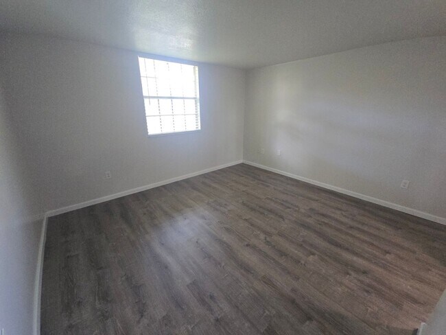 Building Photo - 108 Clocktower Dr