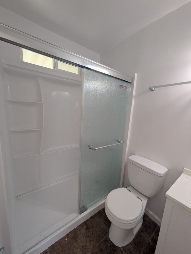 Building Photo - Studio ADU located behind a main house for...