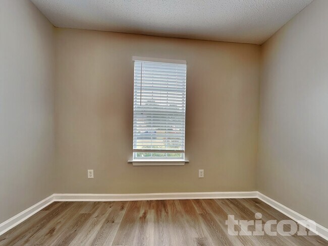 Building Photo - 4050 Monarch Dr