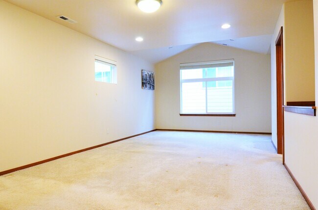 Building Photo - Spacious home with lots of natural light. ...