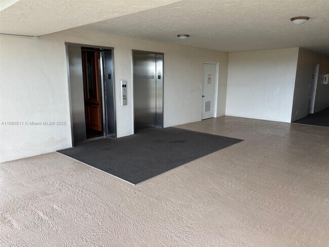 Building Photo - 3507 Oaks Way