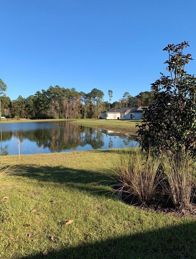 Building Photo - Stunning 3 Bed/2 Bath Home with Attached G...