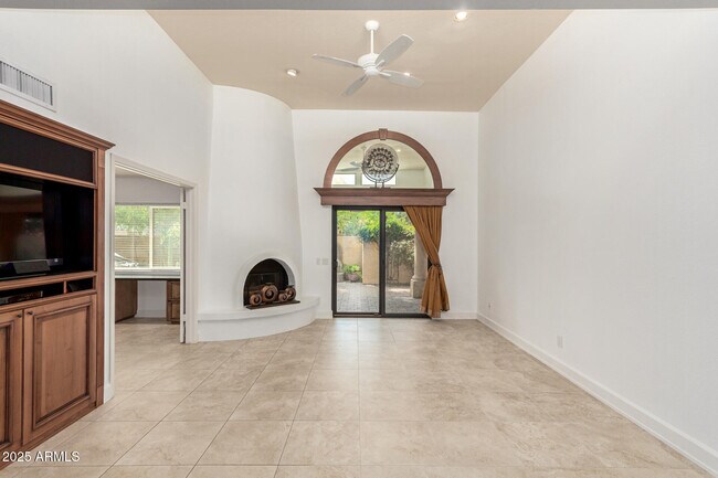 Building Photo - 10627 E Fanfol Ln