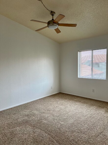 Building Photo - 2194 N Pantano Rd
