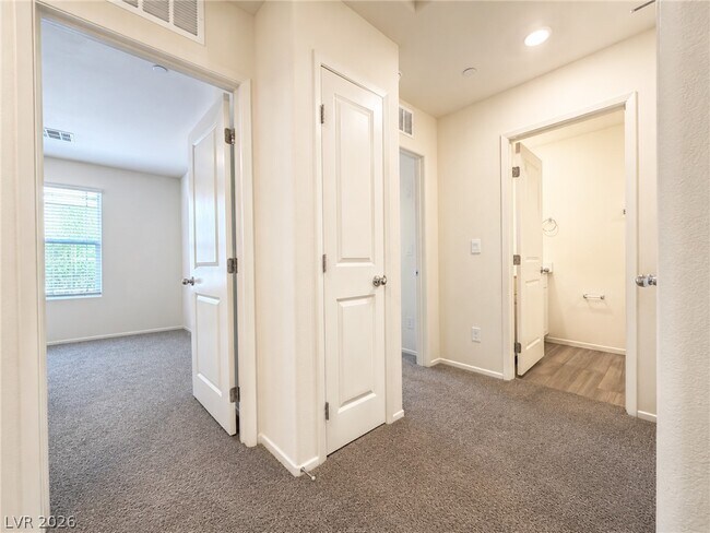 Building Photo - 3730 Celesta Vis Ave