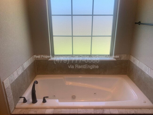 Building Photo - 1630 Abbey Ln