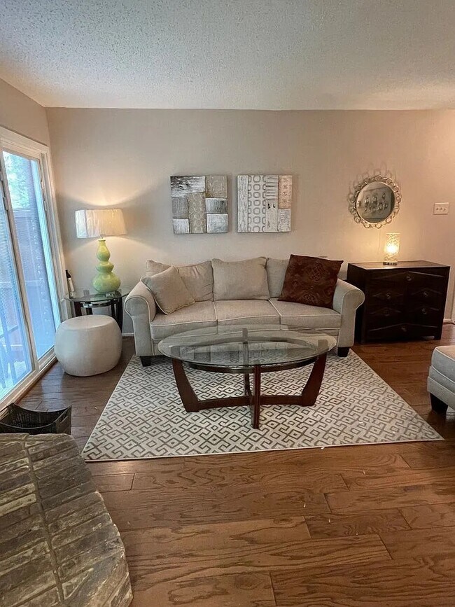 Building Photo - 891 Dublin Dr