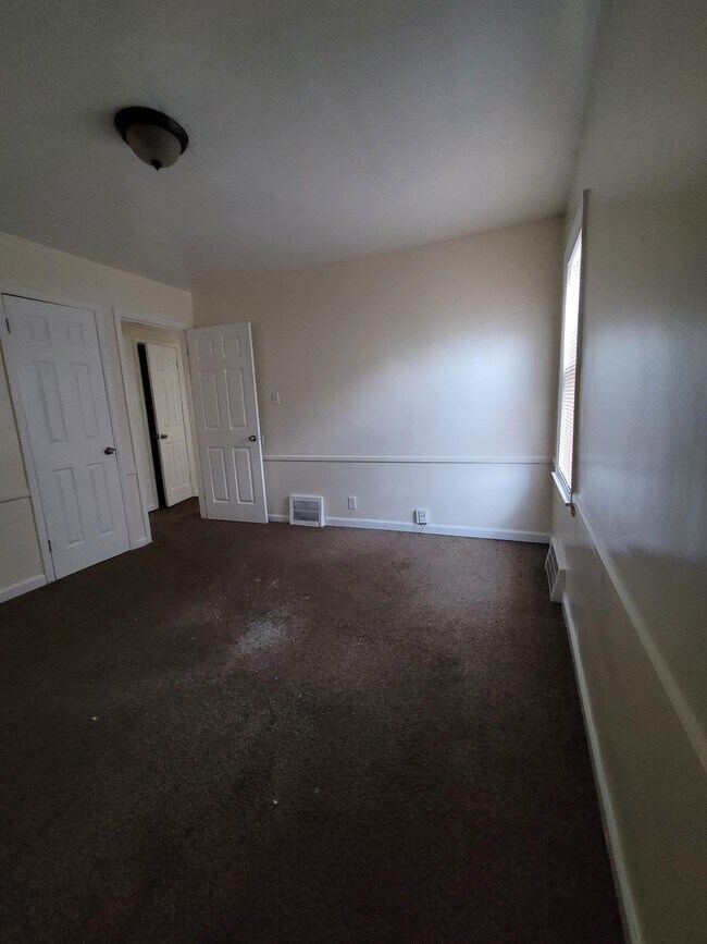 Building Photo - 11696 Lansdowne St