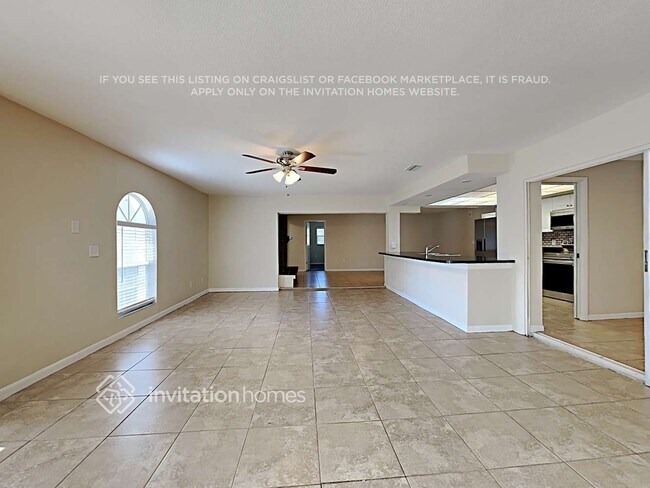 Building Photo - 1895 Almeria Way S