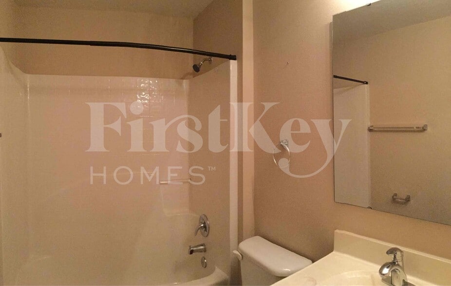 Building Photo - 425 Hammerstone Ave