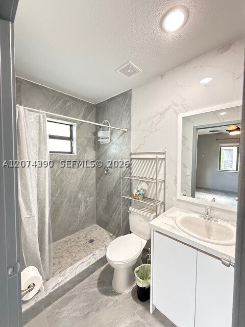 Building Photo - 2057 Washington 2