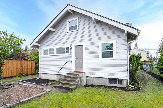 Building Photo - 4 Bedroom Craftsman Style House in Tacoma